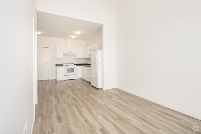 1BR, 1BA - 541SF - 733 Goldstream Ave