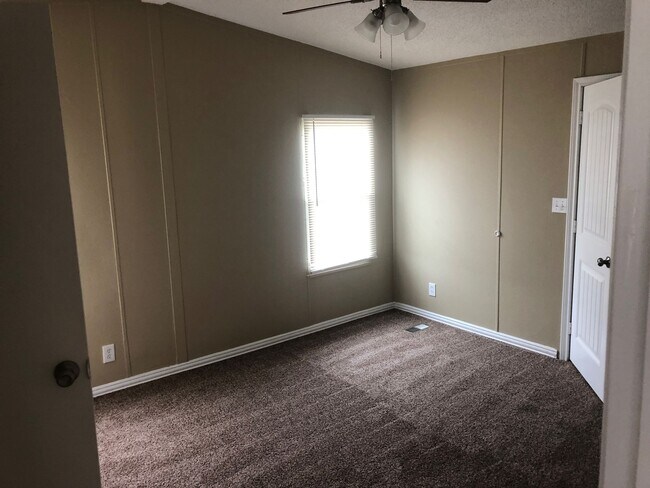 Building Photo - 3522 Evergreen Dr