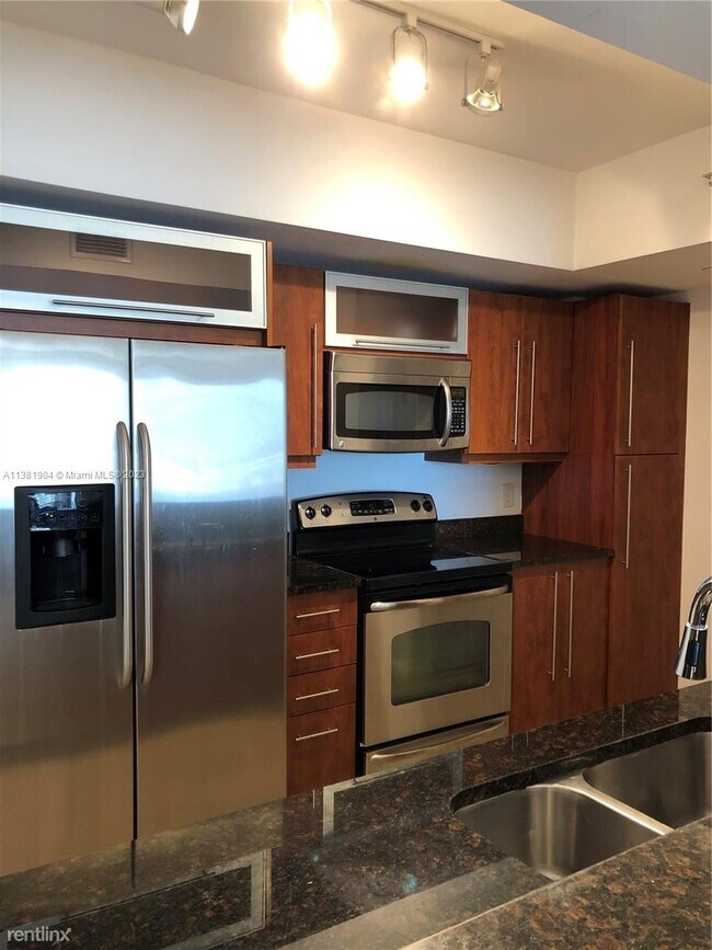 Foto del edificio - 1 br, 1 bath Condo - 7350 SW 89th St Apt 2...