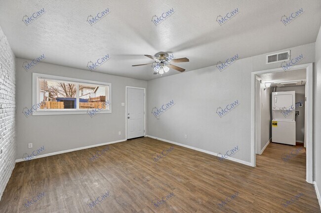 Foto del edificio - Beautiful 1/1 in Dallas!