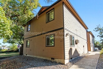 Building Photo - 1023 W Knox Ave