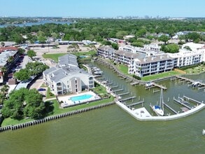 Building Photo - 205 Yacht Club Ln