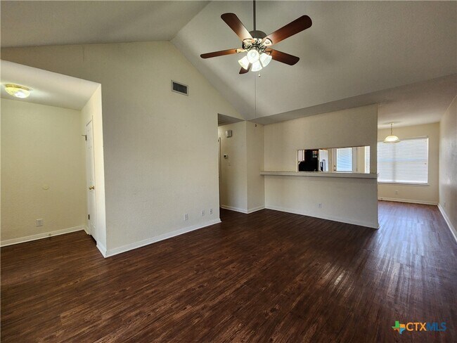 Foto del edificio - 249 Glenbrook Dr