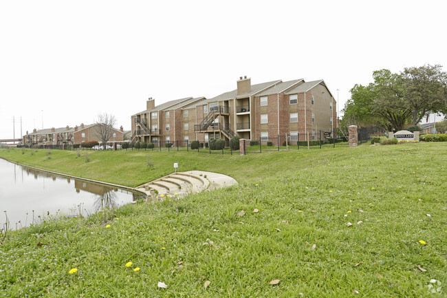 Towne Lake Village Apartments - Irving, TX | Apartments.com