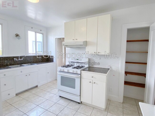 Building Photo - 1203 Poinsettia Dr