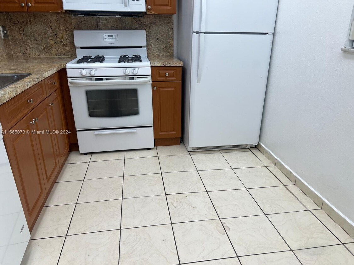 Primary Photo - 18111 NW 68th Ave