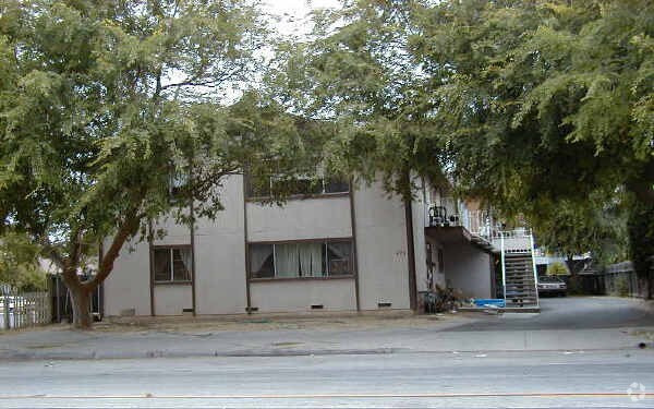 Building Photo - 476 Branham Ln E