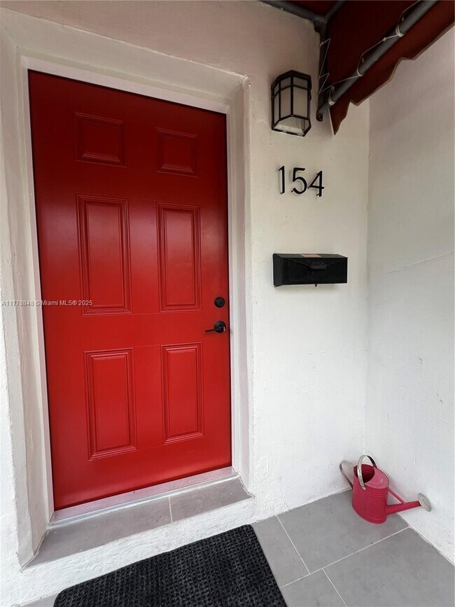 Foto del edificio - 150 NE 59th St