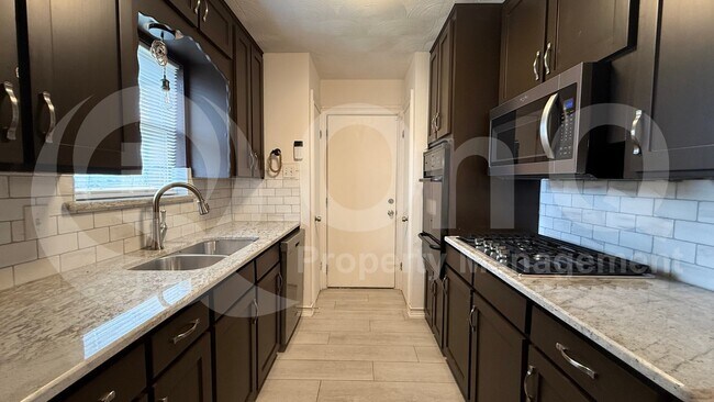 Building Photo - 3535 Creek View Dr