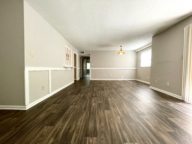 Building Photo - 7984 Shady Oak Trail