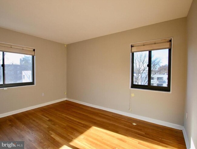 Foto del edificio - 2610 Tunlaw Rd NW
