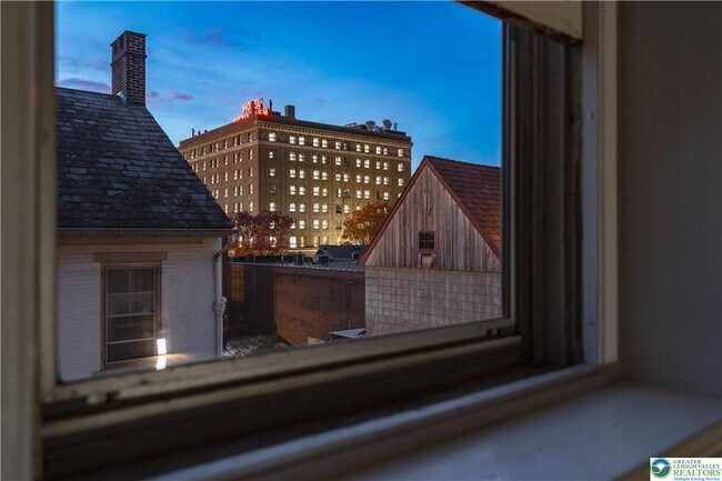 Foto del edificio - 426 Heckewelder Pl