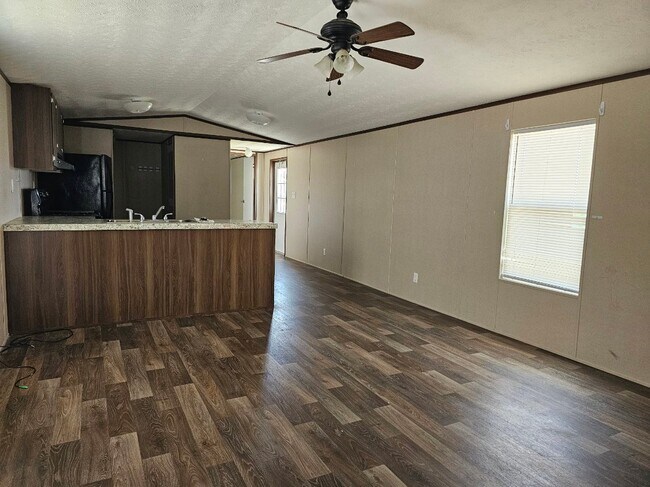 Foto del edificio - 12179 Farm to Market Rd 730 N