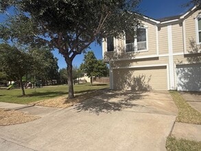 Building Photo - 726 Woodport Ln