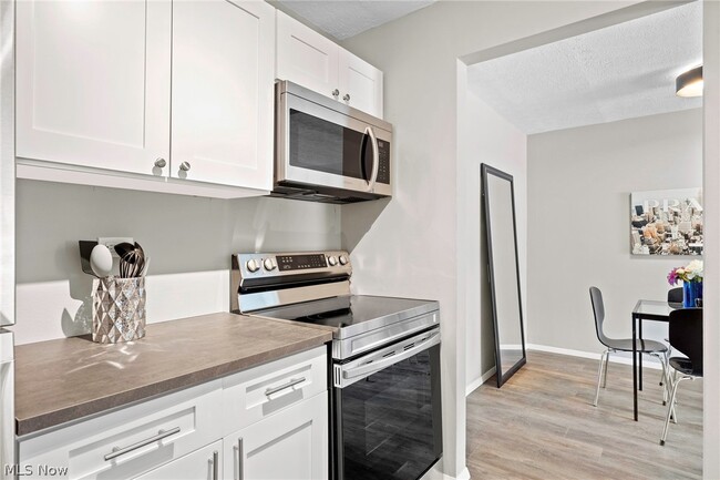 Building Photo - 10532 Clifton Blvd