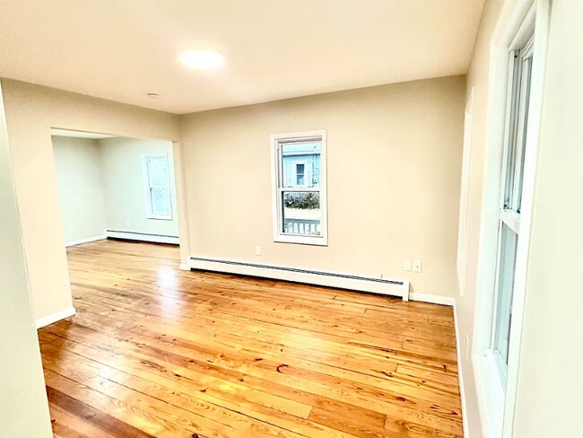 Foto del edificio - 6 Commercial Ave