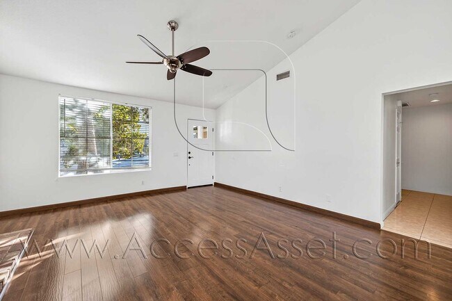 Building Photo - Beautiful 3-Bed, 2-Bath Home with Spacious...