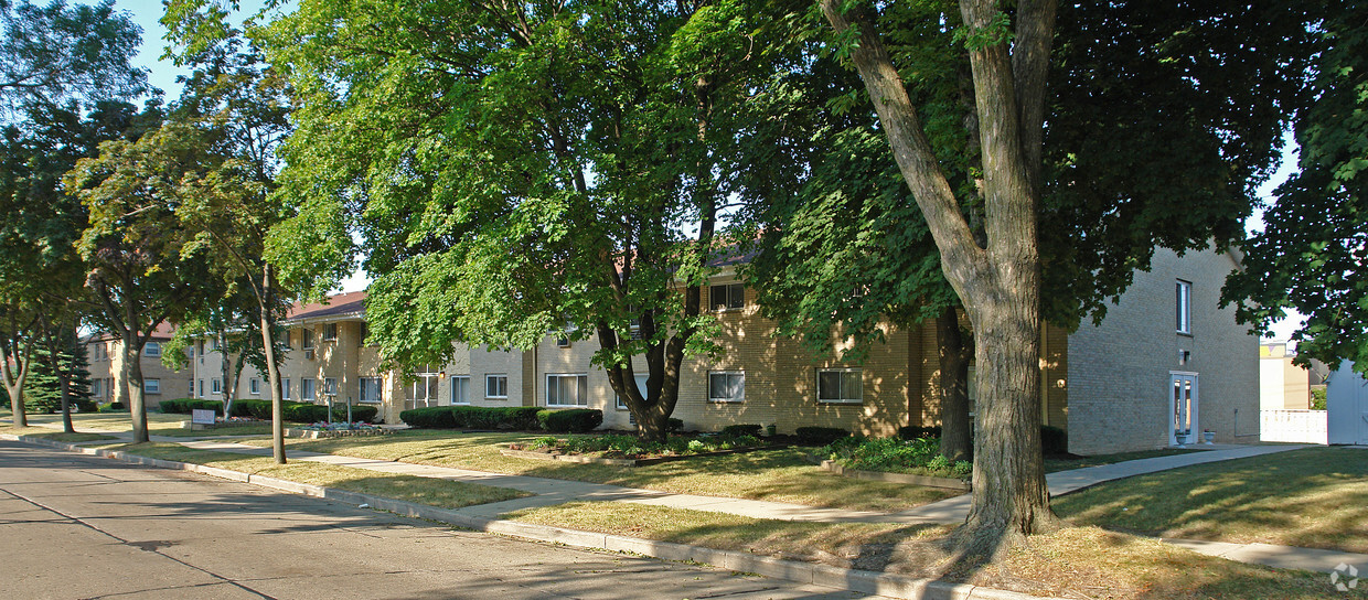 Primary Photo - Southgate Retreat Apartments