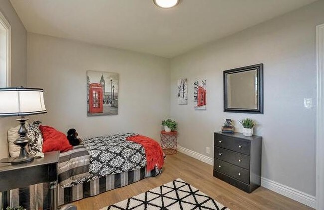 Building Photo - 5141 Brophy Dr
