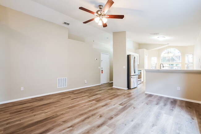 Building Photo - 1632 Chatham Cir
