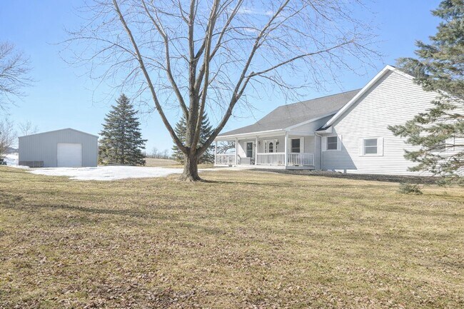 Building Photo - W4604 Palmer Rd