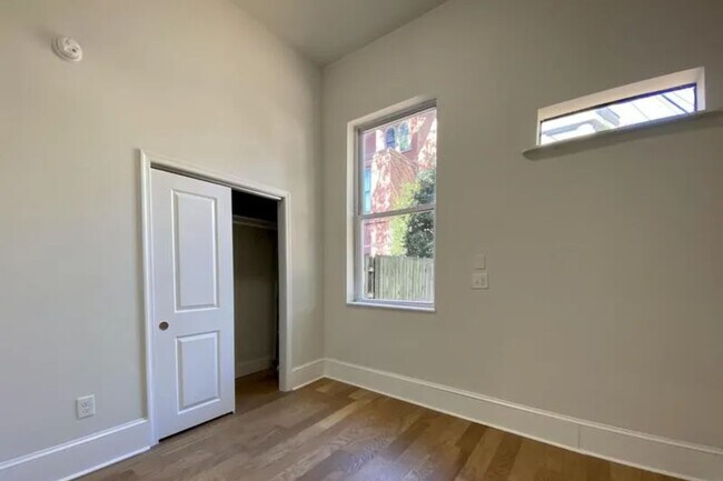 Foto del edificio - 2037 Spring Garden St