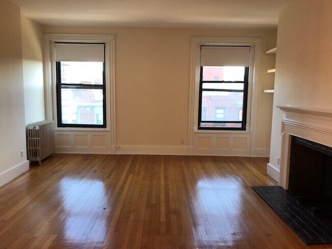 Building Photo - 504 Beacon St