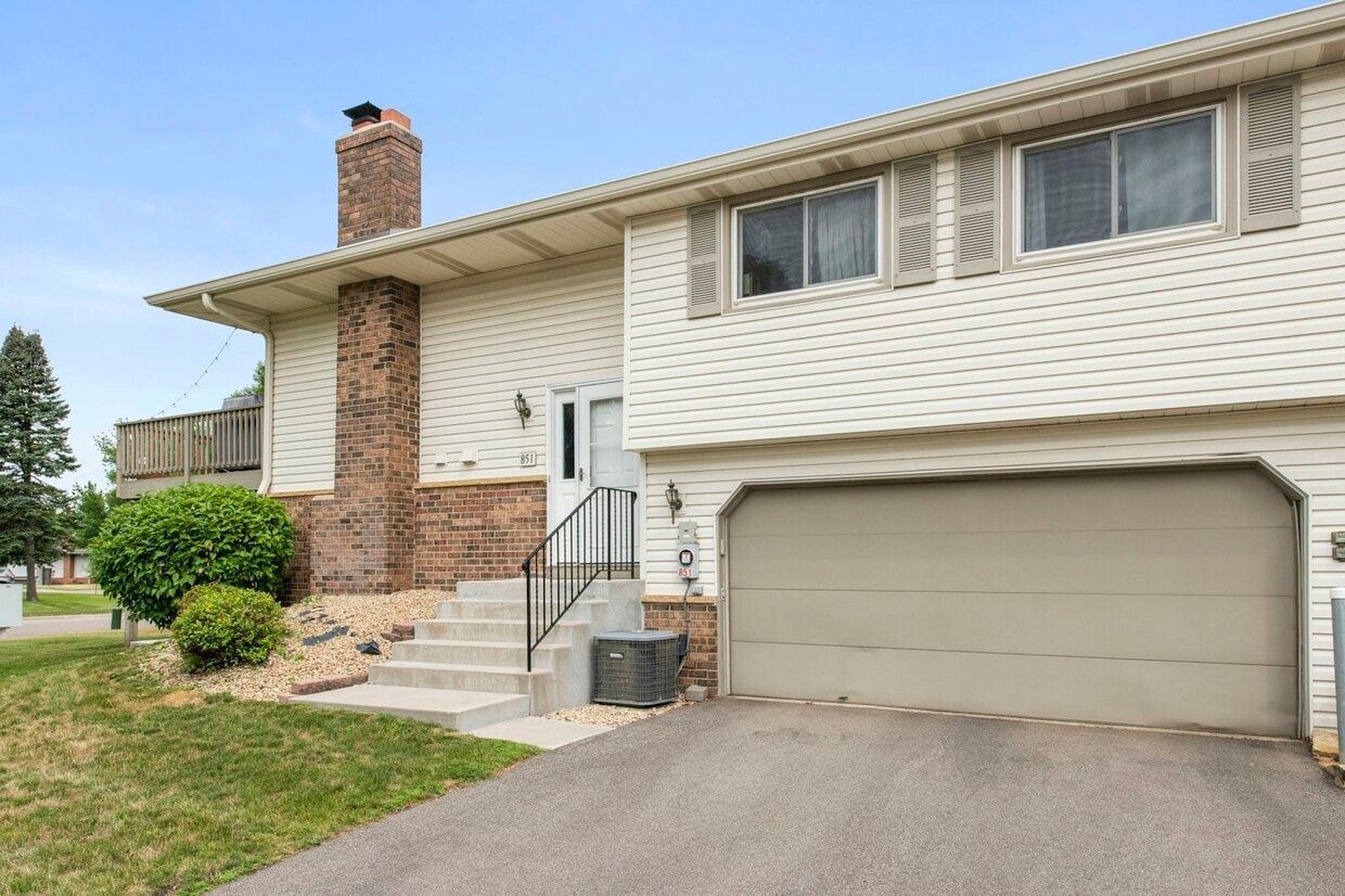 Foto principal - 851 145th St E