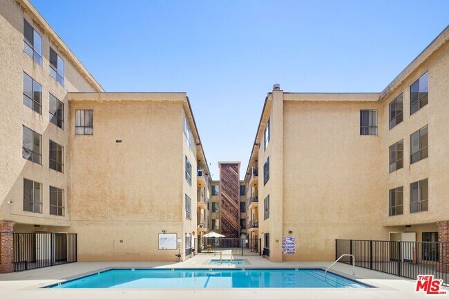 Foto del edificio - 7300 Franklin Ave