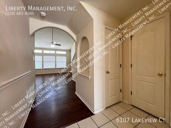 Foto del edificio - 6107 Lakeview Ct