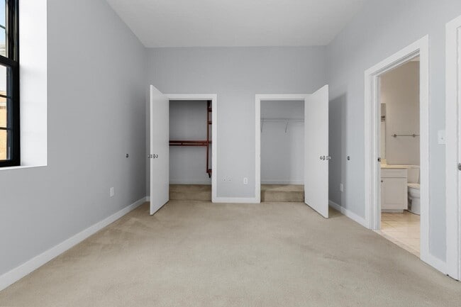 Building Photo - 72 Ashland St