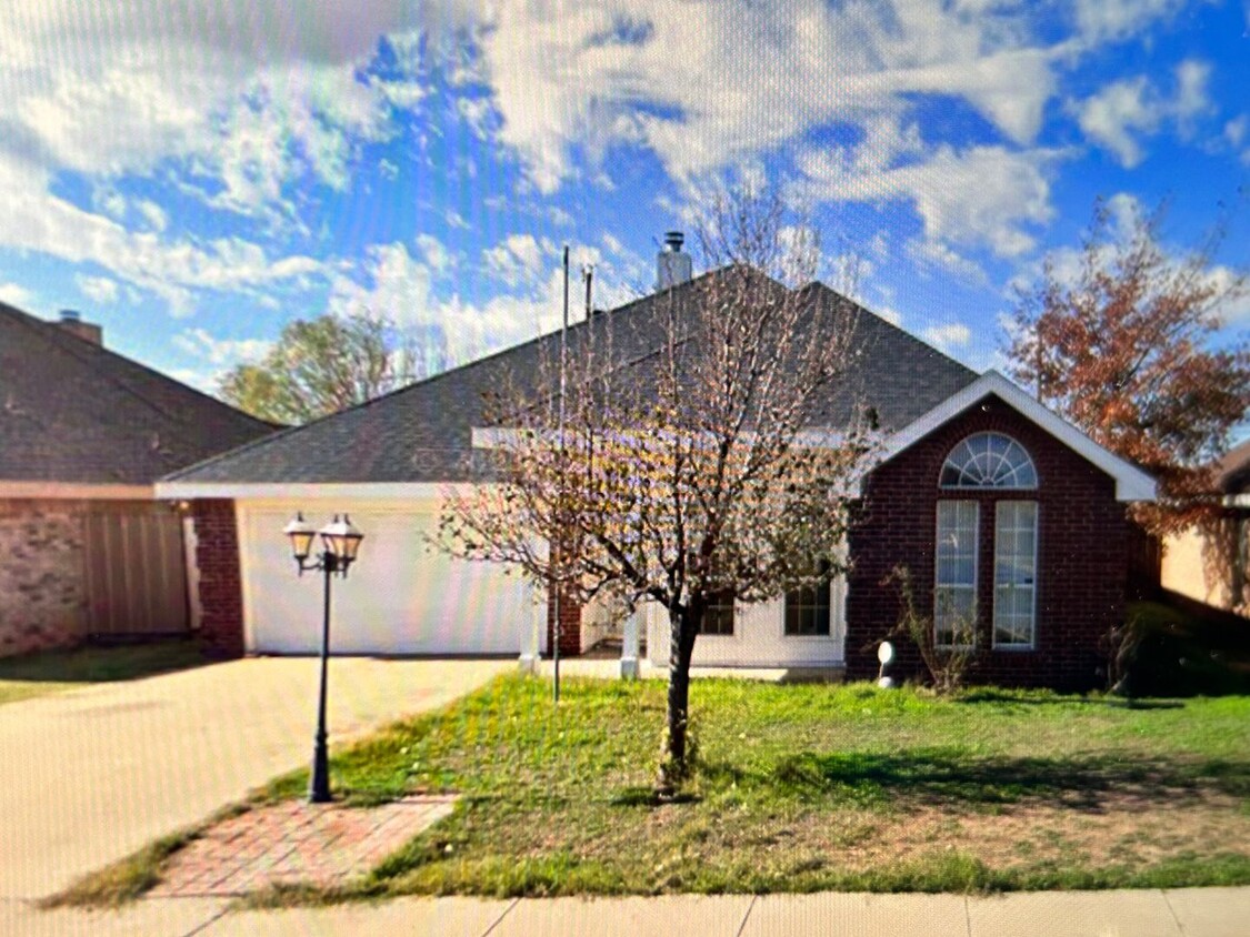 Primary Photo - Large 4 bedroom Home in the Lawndale Addition