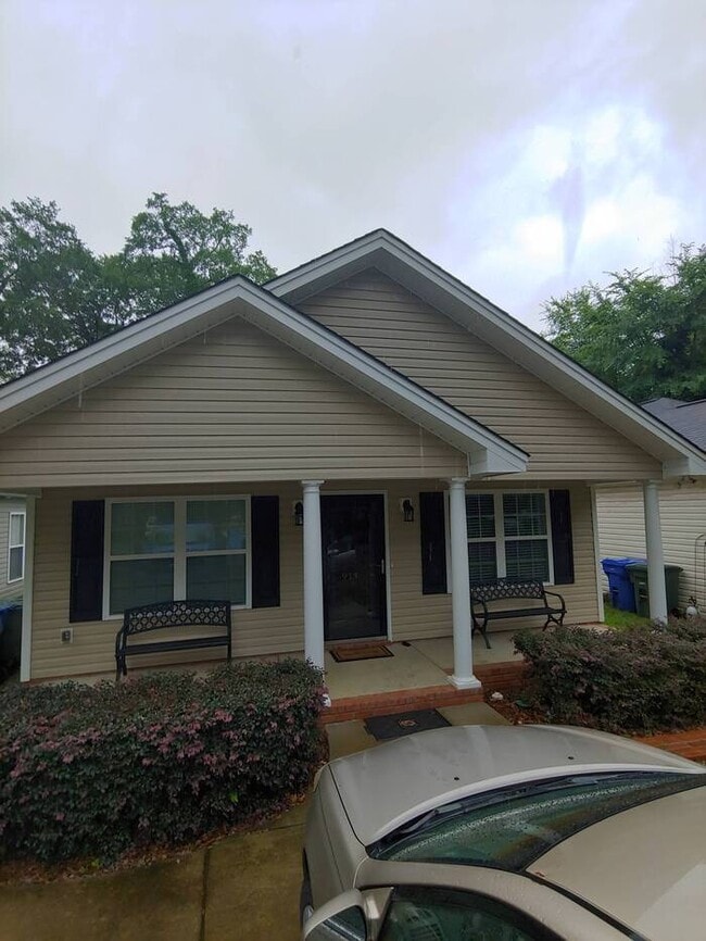 Building Photo - 914 Woodlawn Ave