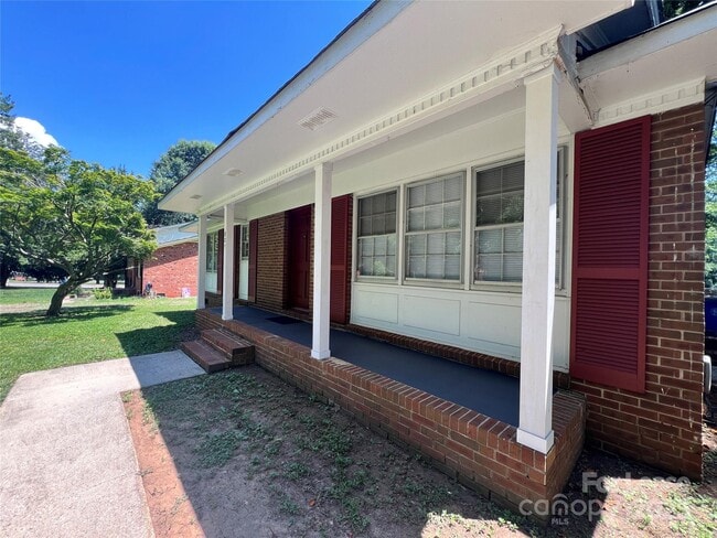Building Photo - 821 Brookwood St