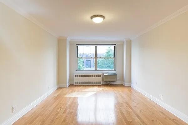 Building Photo - 250 W 88th St