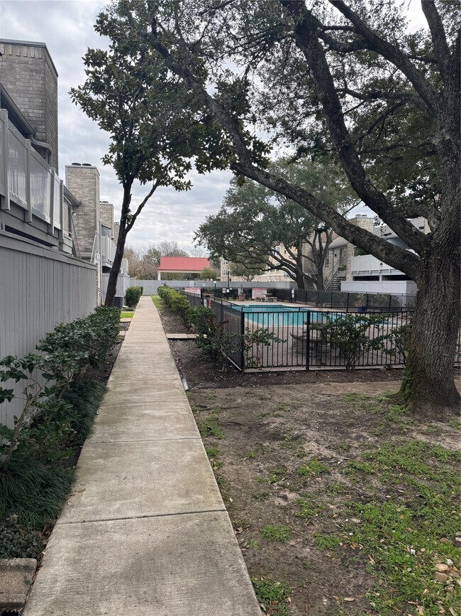 Foto del edificio - 10821 Braes Bend Dr