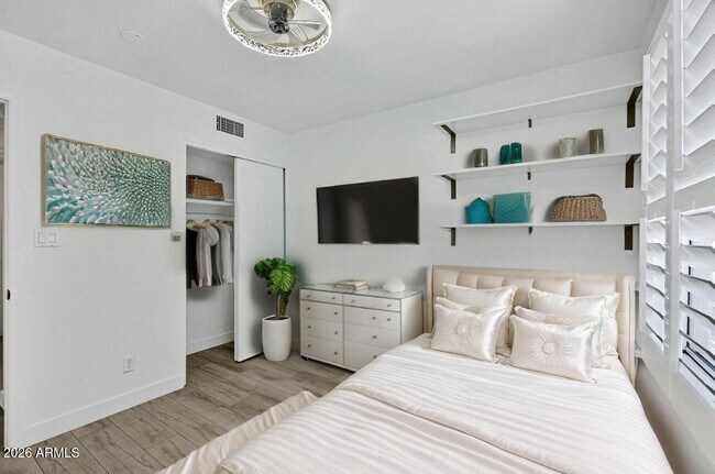 Foto del edificio - 8017 E Glenrosa Ave