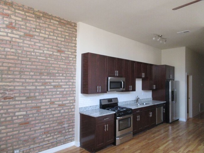 Building Photo - 1366 N Hamlin Ave