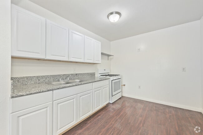 Studio - 620SF - Kitchen - Desert Oasis Apartments