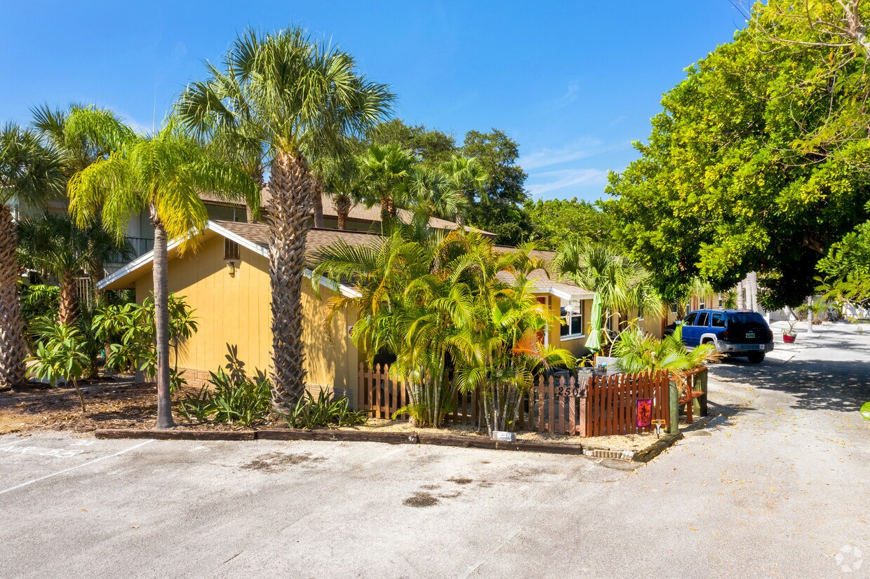 Foto del edificio - 2504 Bay Blvd