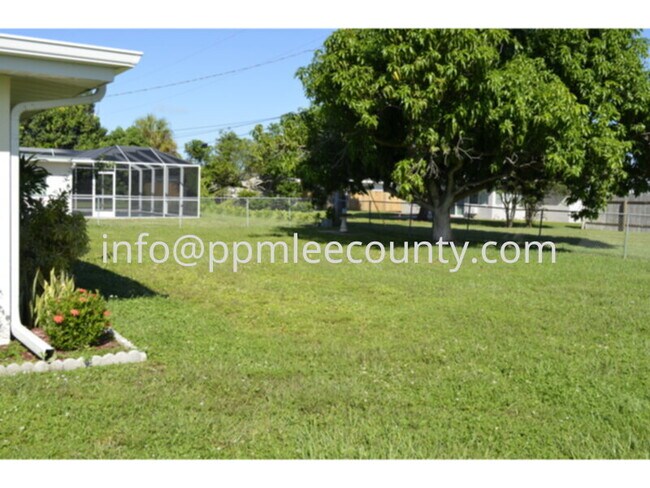 Building Photo - Yacht Club Florida Ranch with Fenced Yard