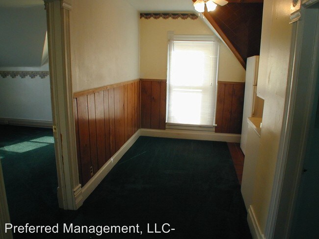 Building Photo - 208 E 25th St