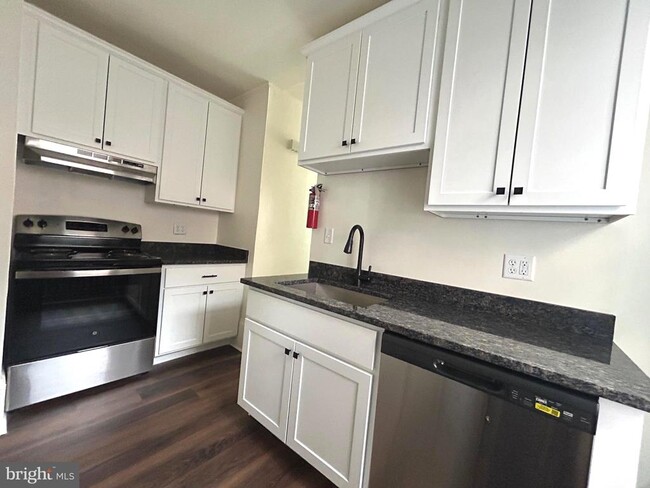Foto del edificio - 1429 N Clayton St