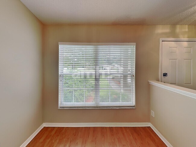 Foto del edificio - 12131 Woodglen Cir