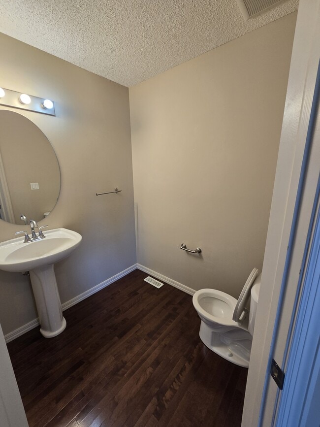 Building Photo - 715 Welsh Dr