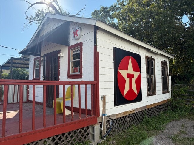 Building Photo - 951 Elkhart St