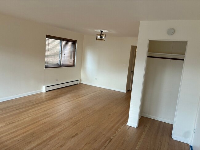 Building Photo - 5555 N Mango Ave