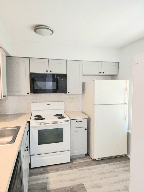 Building Photo - 366A Delancey Pl