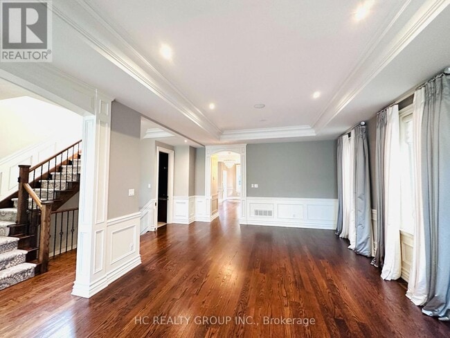 Building Photo - 546 Melrose Ave