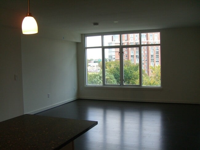 Building Photo - 1025 1st St SE